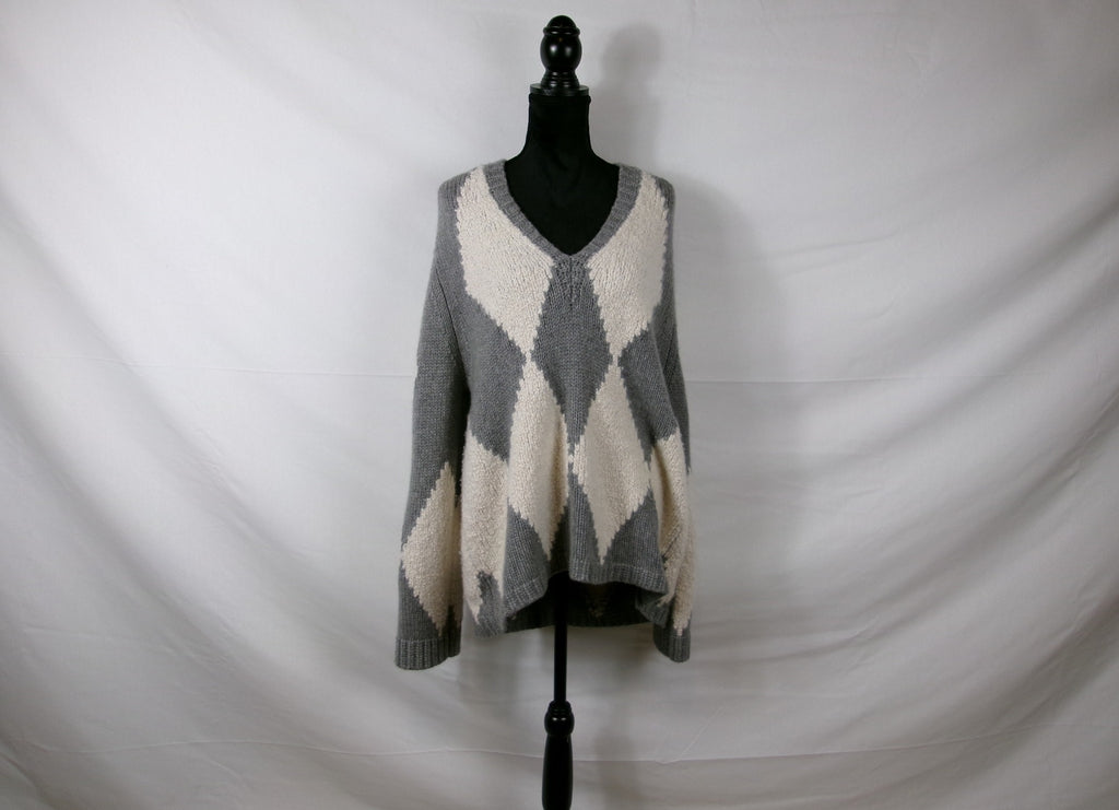 Khaite Valerie Argyle Cashmere V-Neck Sweater – front
