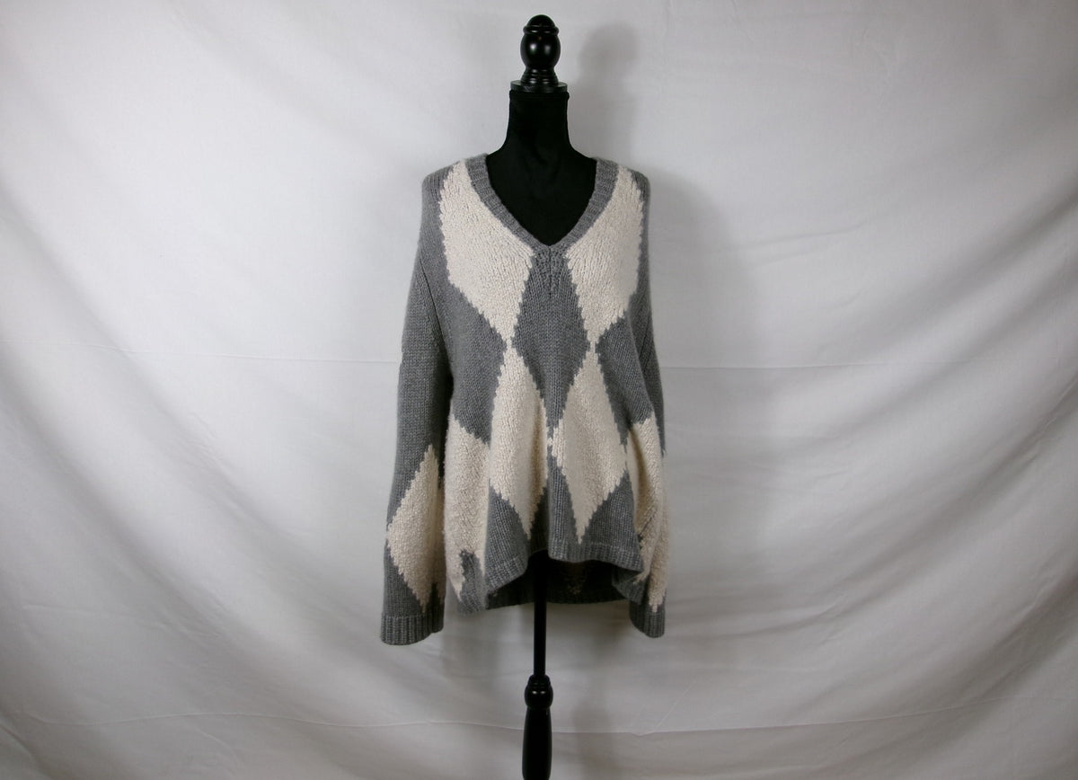 Khaite Valerie Argyle Cashmere V-Neck Sweater – front