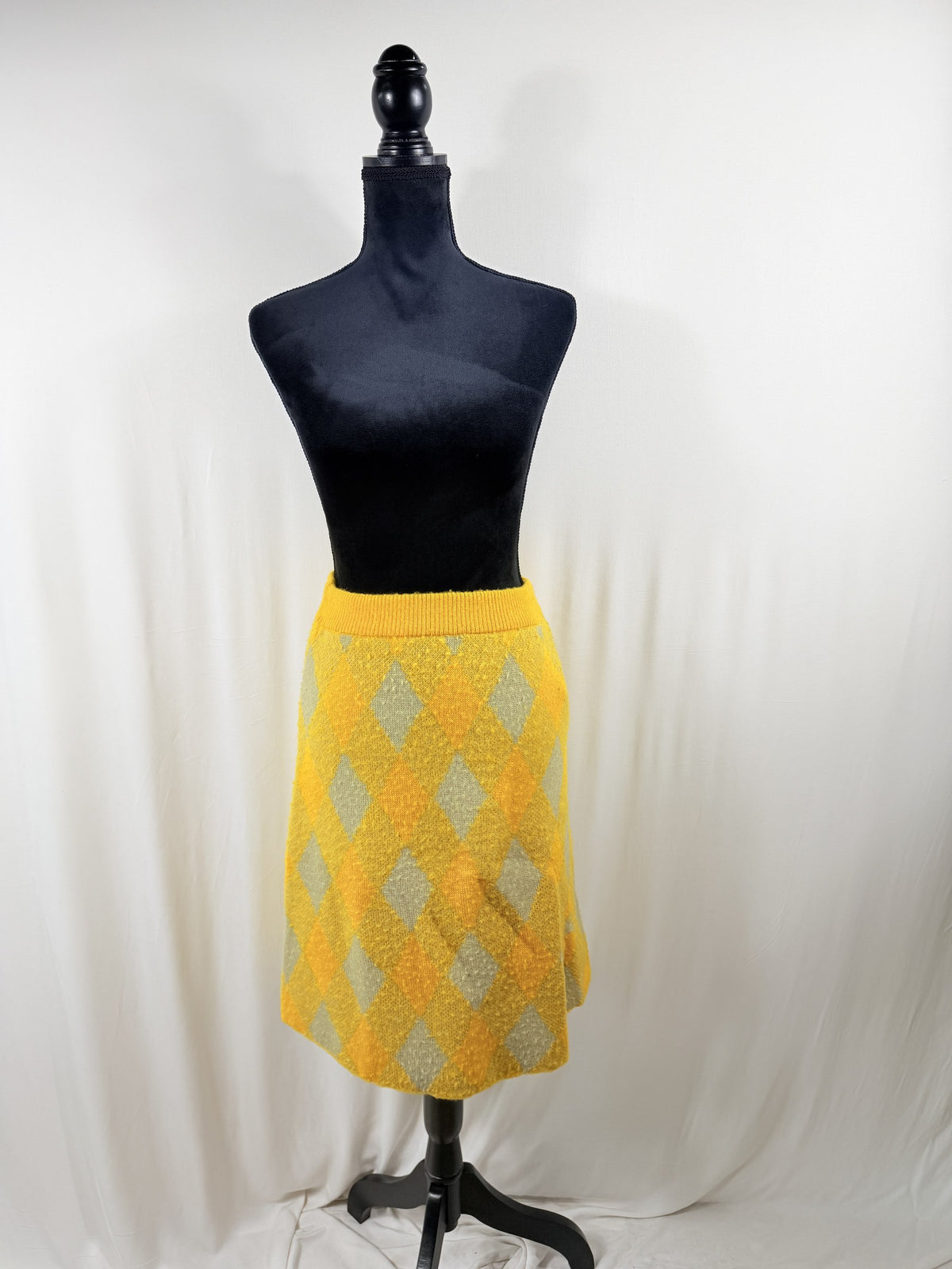 Burberry Equestrian Knight Argyle Wool A-Line Skirt – Mimosa – detail