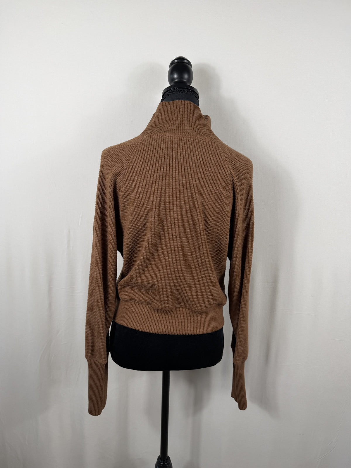 Alo Yoga Ribbed Turtleneck Long-Sleeve Top – Brown – front view 2