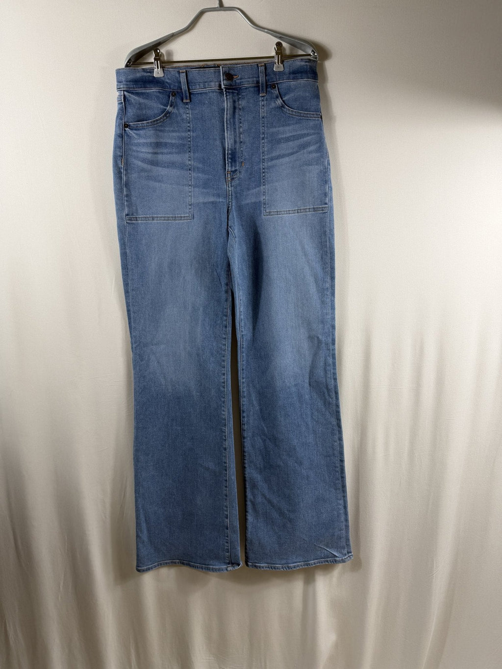 Veronica Beard Crosbie Patch-Pocket Slim Wide-Leg Jeans – Amethyst - front