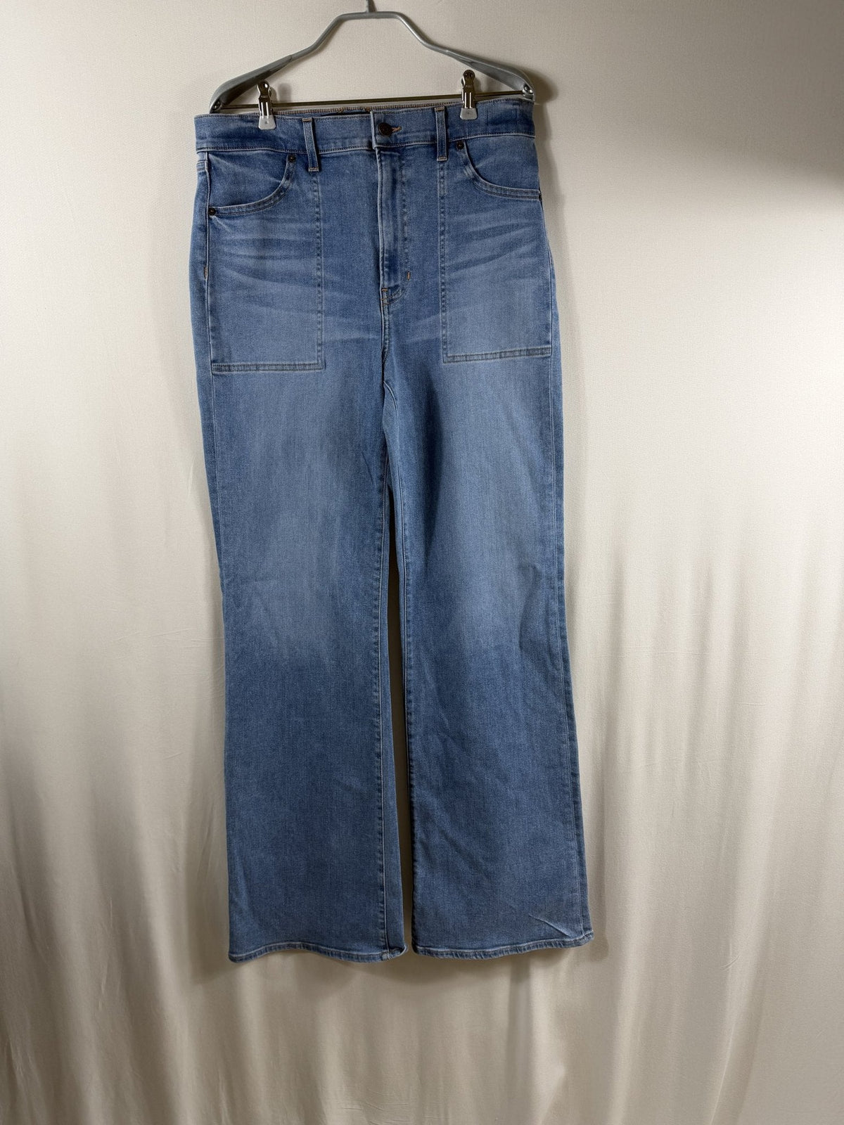 Veronica Beard Crosbie Patch-Pocket Slim Wide-Leg Jeans – Amethyst - front