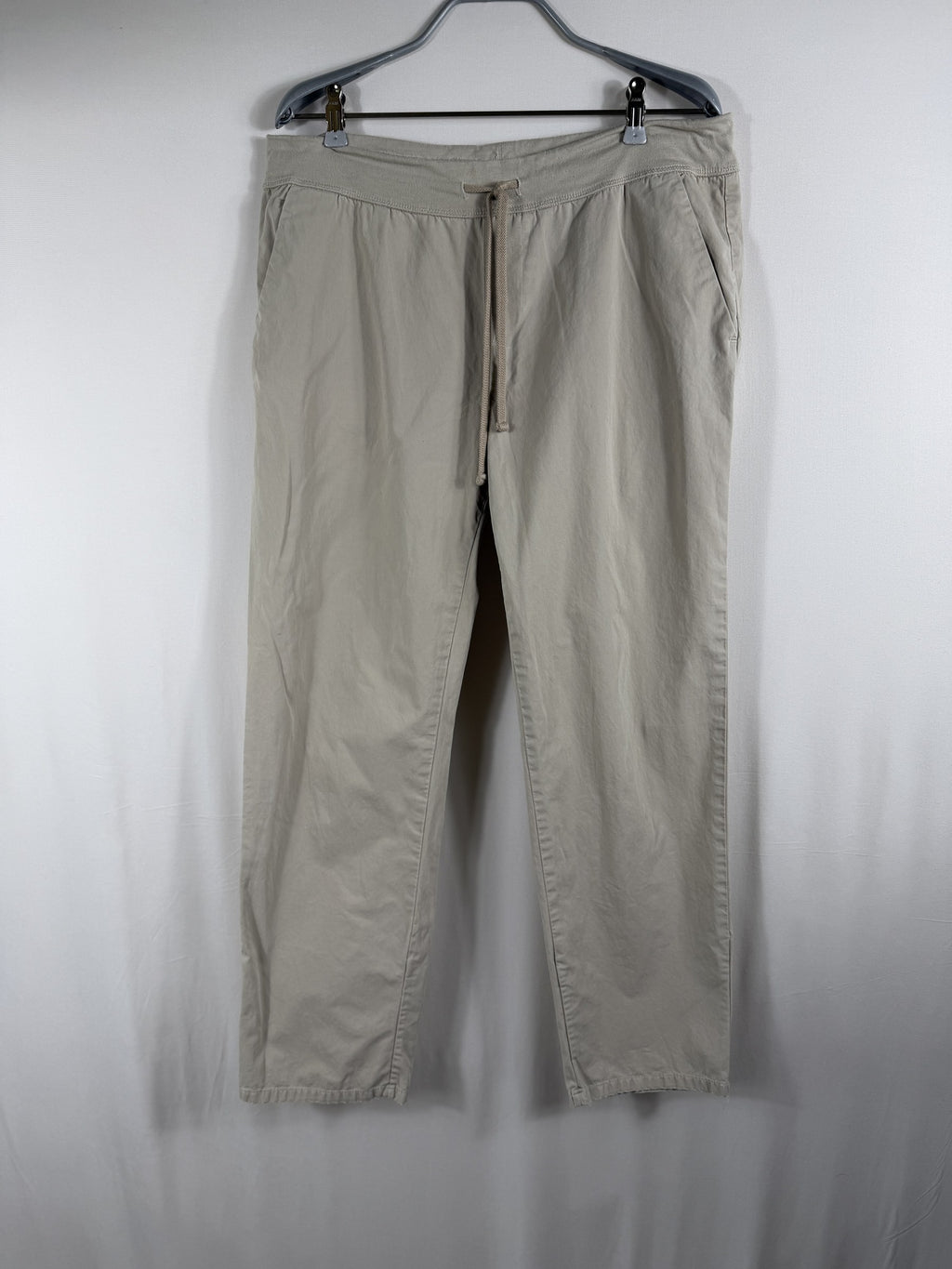 James Perse Standard Drawstring Pant – Stone – front