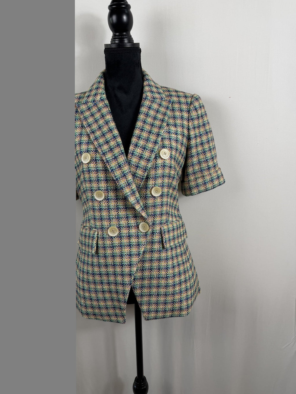 Veronica Beard Short-Sleeve Double-Breasted Tweed Jacket – front