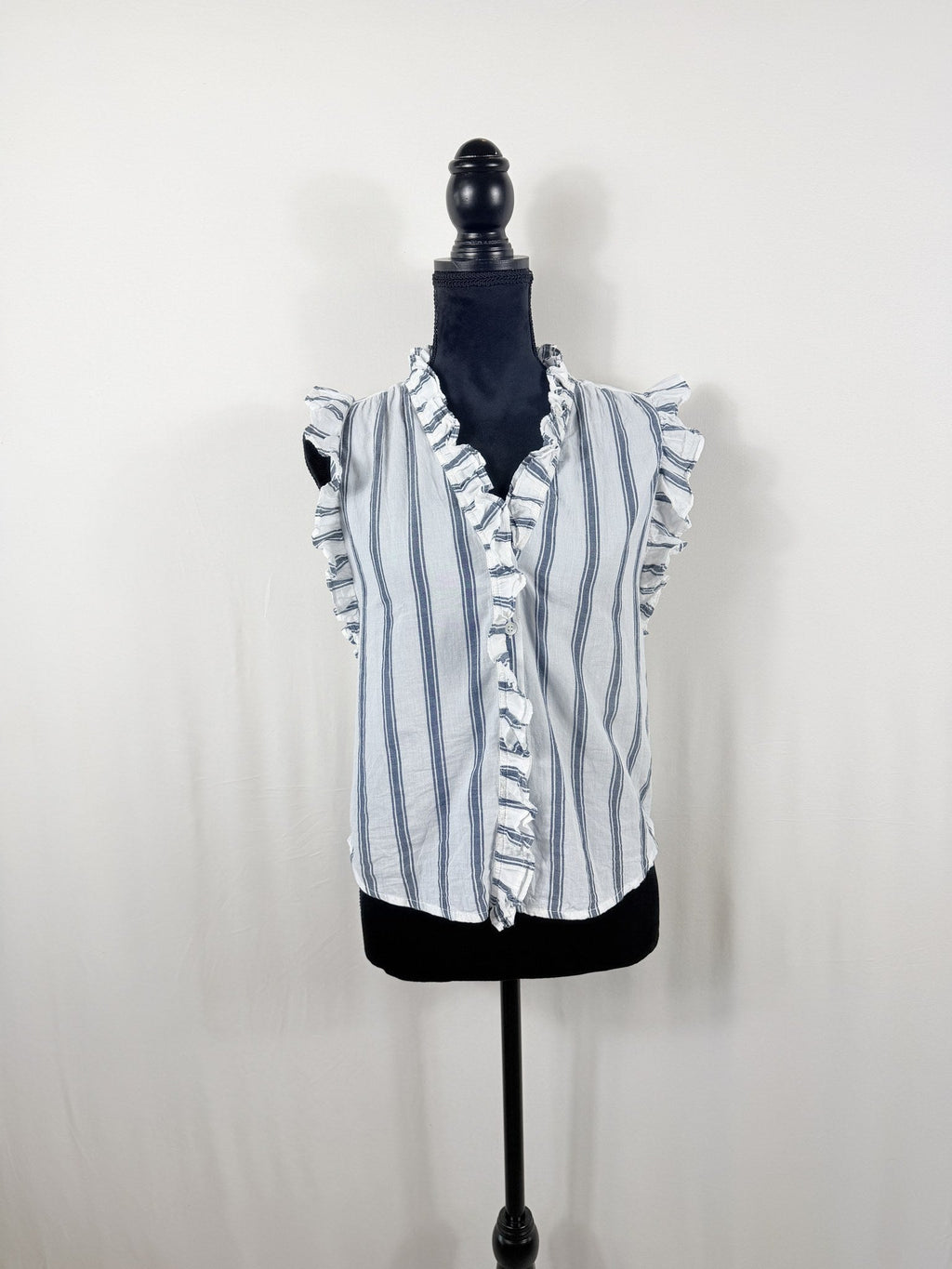 FRAME Striped Ruffle Sleeveless Blouse – Blanc Multi – front