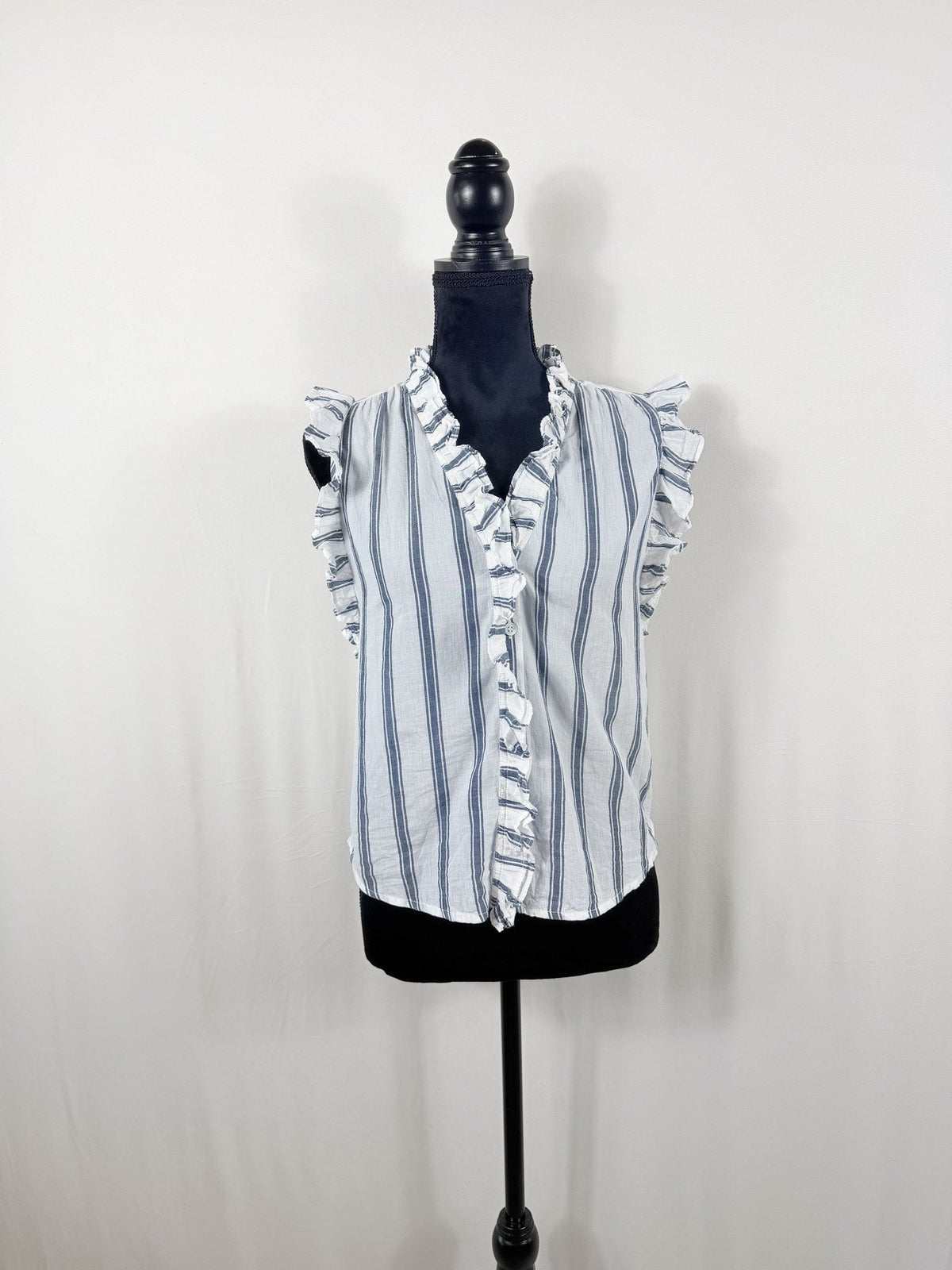 FRAME Striped Ruffle Sleeveless Blouse – Blanc Multi – front