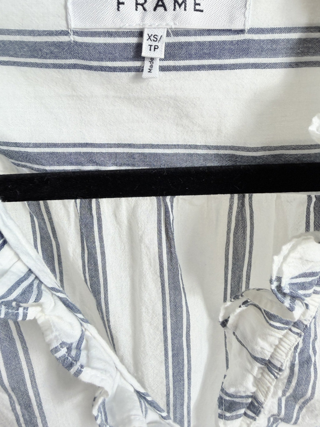 FRAME Striped Ruffle Sleeveless Blouse – Blanc Multi – label