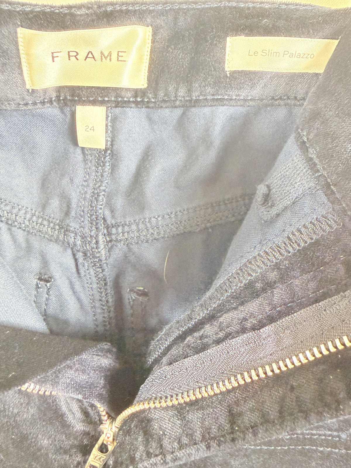 FRAME Le Slim Palazzo Modernist Pocket Jean – Navy Velvet – label