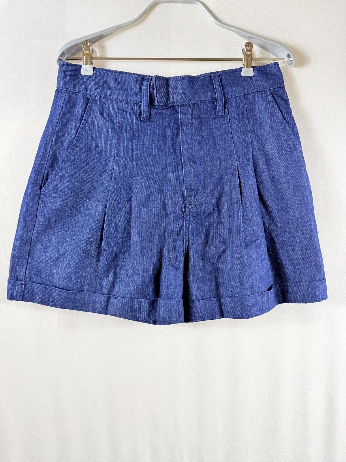 FRAME Pleated Wide Cuff Short – Rinse - front