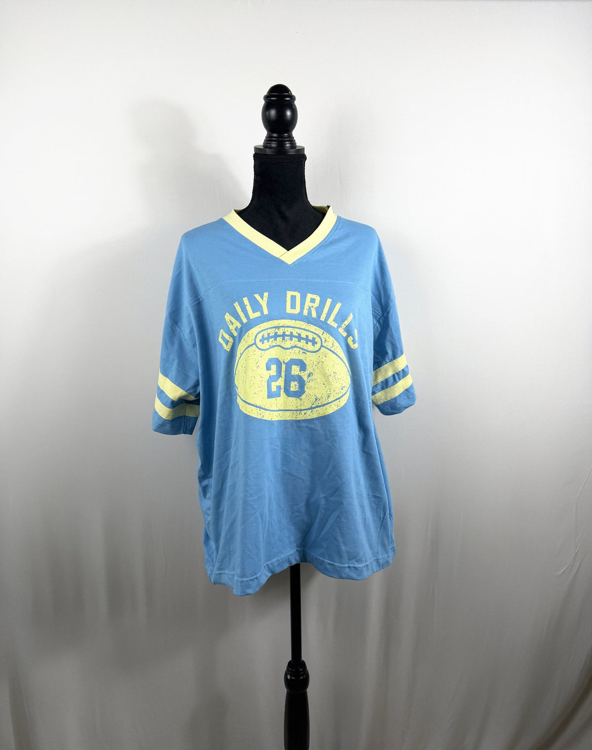 Daily Drills Playmaker Tee – Malibu / Lemonade – front
