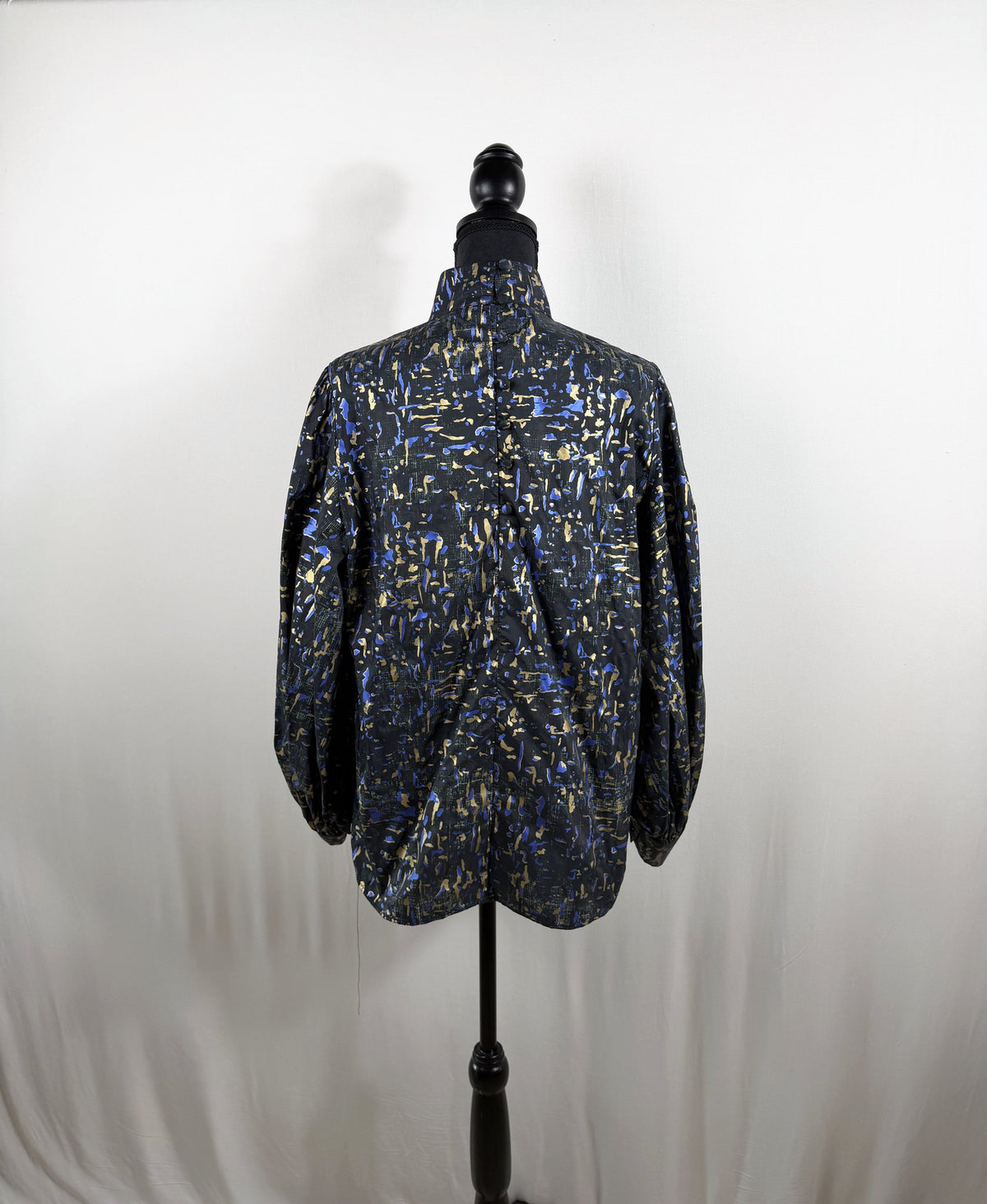 Hunter Bell Printed Mock-Neck Blouse – Navy/Gold – back