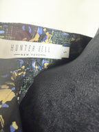 Hunter Bell Printed Mock-Neck Blouse – Navy/Gold – label