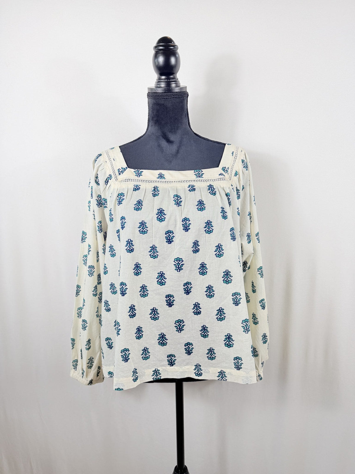 Xirena Mira Top – Clover Stamp – front