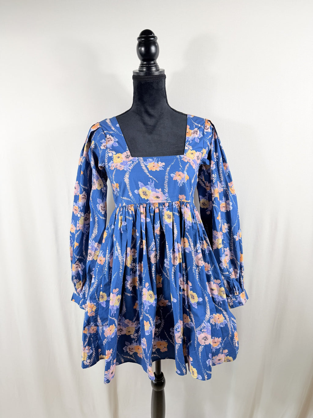 LoveShackFancy Floral Print Square-Neck Babydoll Mini Dress – Blue – front