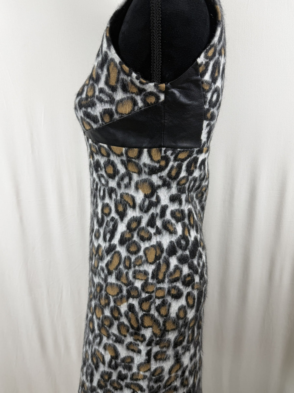 Louis Vuitton 2015 Leopard Mohair Sleeveless Sheath Dress – detail