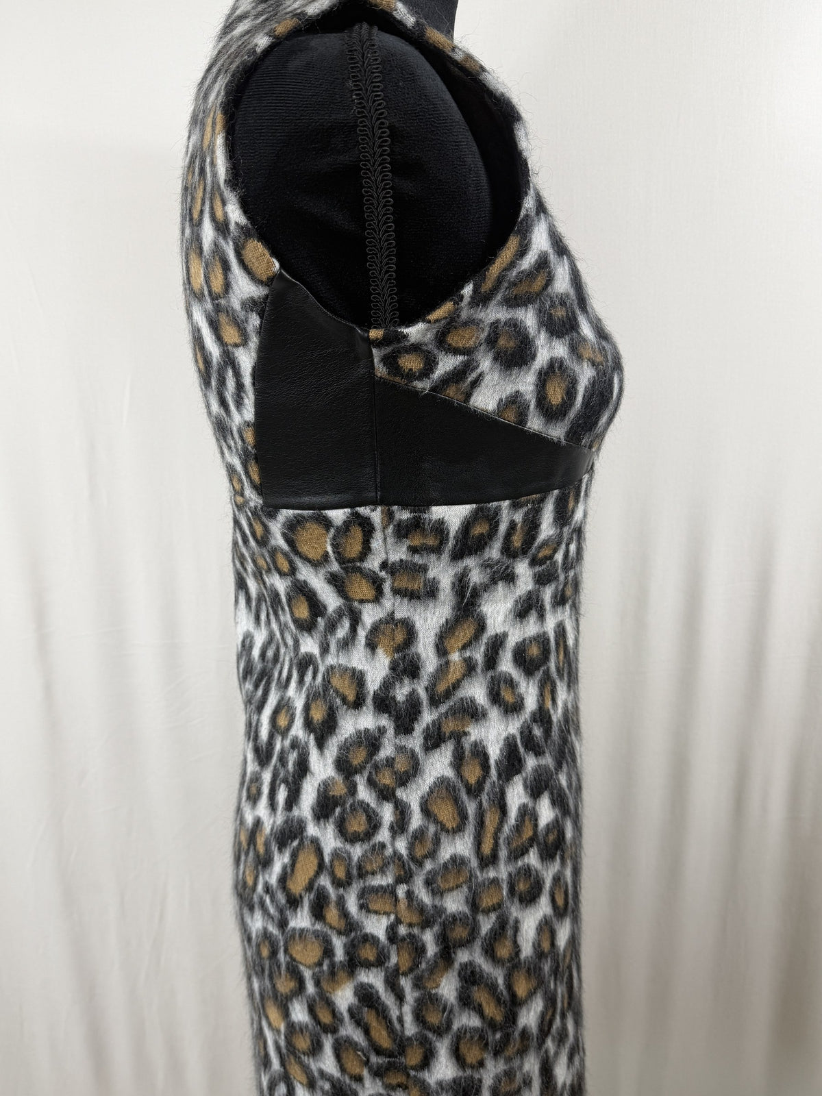 Louis Vuitton 2015 Leopard Mohair Sleeveless Sheath Dress – detail view 2