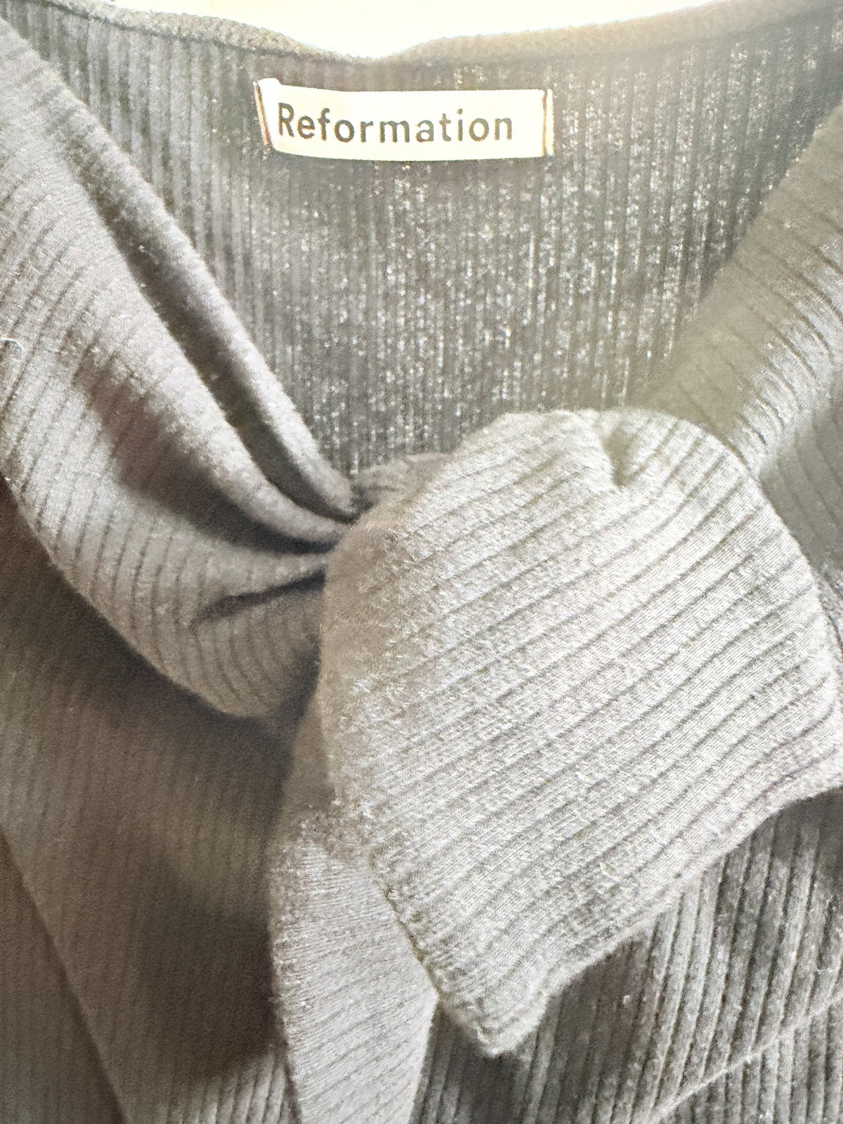 Reformation Square-Neck Ribbed Knit Tie-Front Top – Grey – label