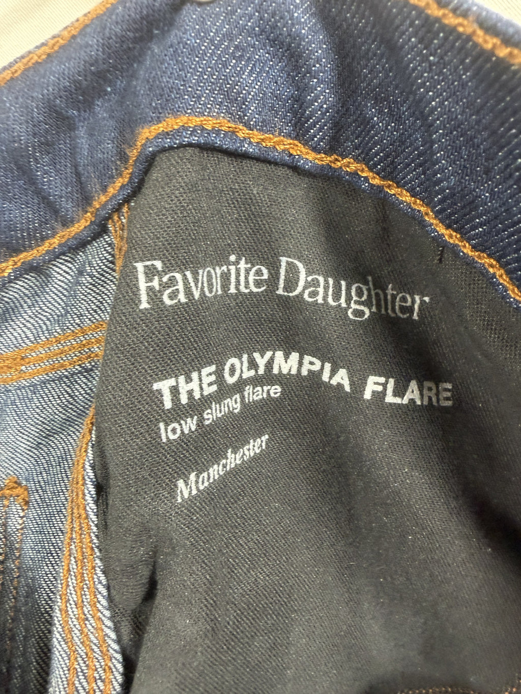Favorite Daughter The Olympia Low-Slung Flare Jean – Manchester – label