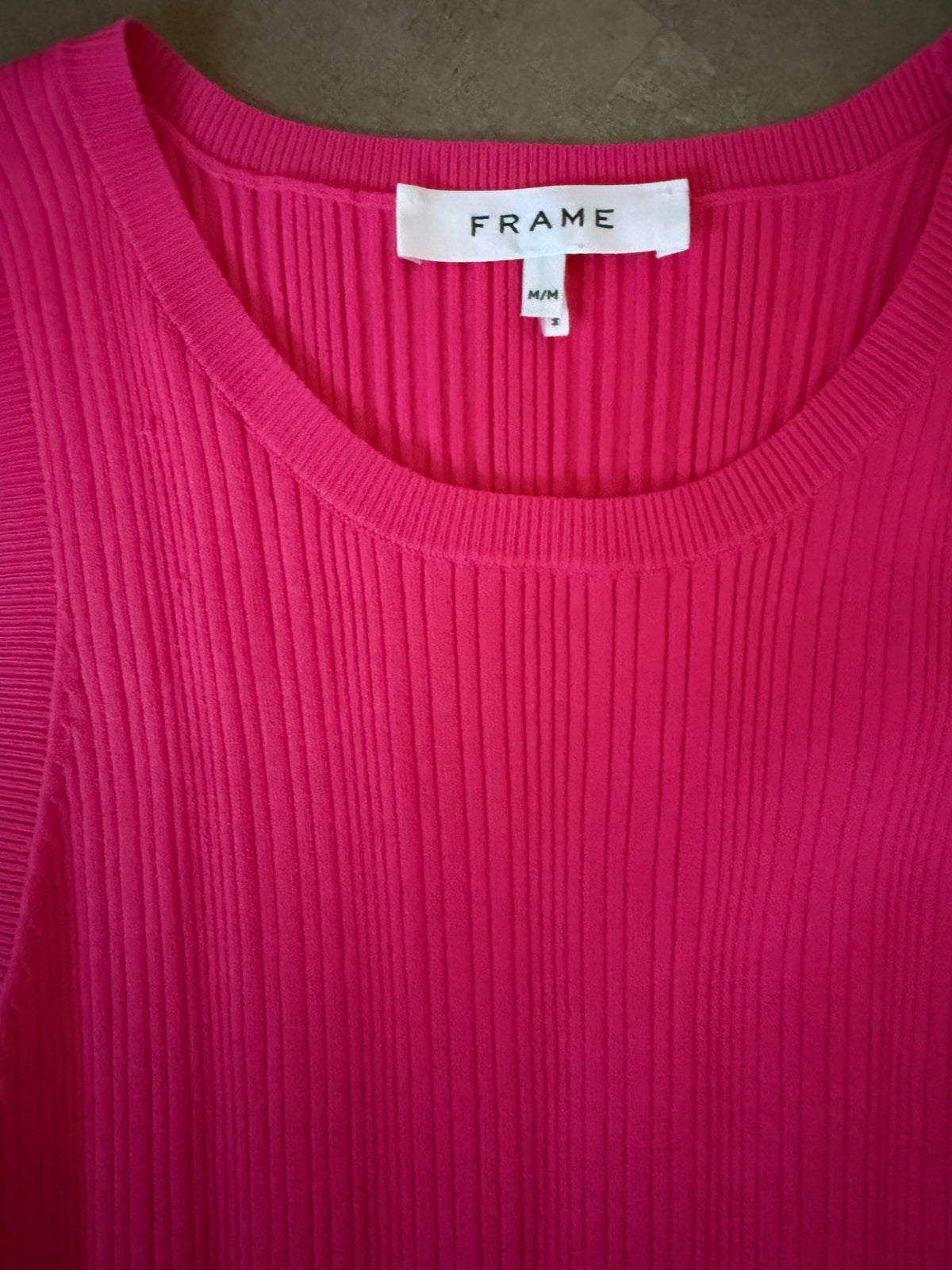 FRAME Ribbed-Knit Midi Dress – Flamingo