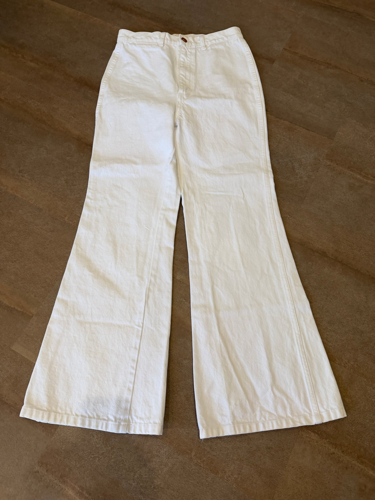 DÔEN High-Rise Flared Jean – White