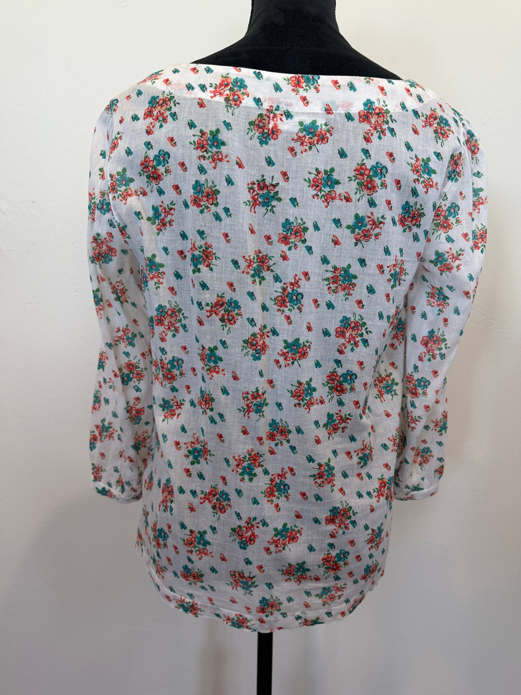 DÔEN Floral Scoop-Neck Button-Front Blouse – Cream