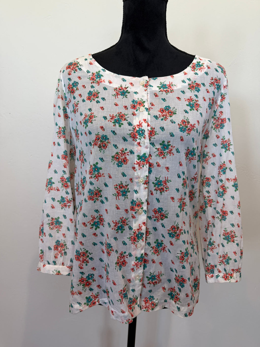 DÔEN Floral Scoop-Neck Button-Front Blouse – Cream