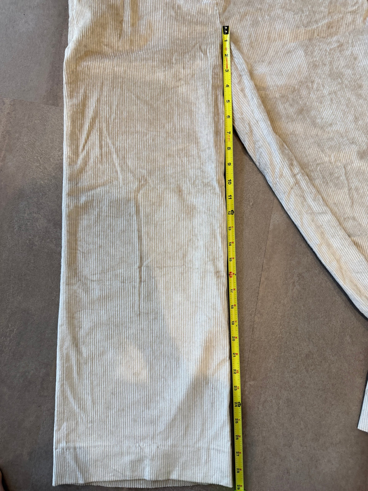 Veronica Beard Grigore Corduroy Wide-Leg Pant – Heathered Sand