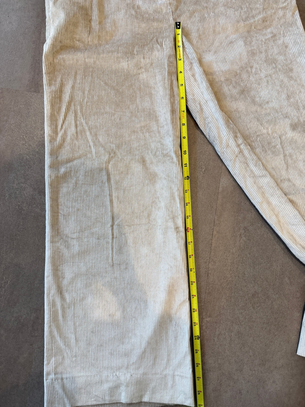 Veronica Beard Grigore Corduroy Wide-Leg Pant – Heathered Sand