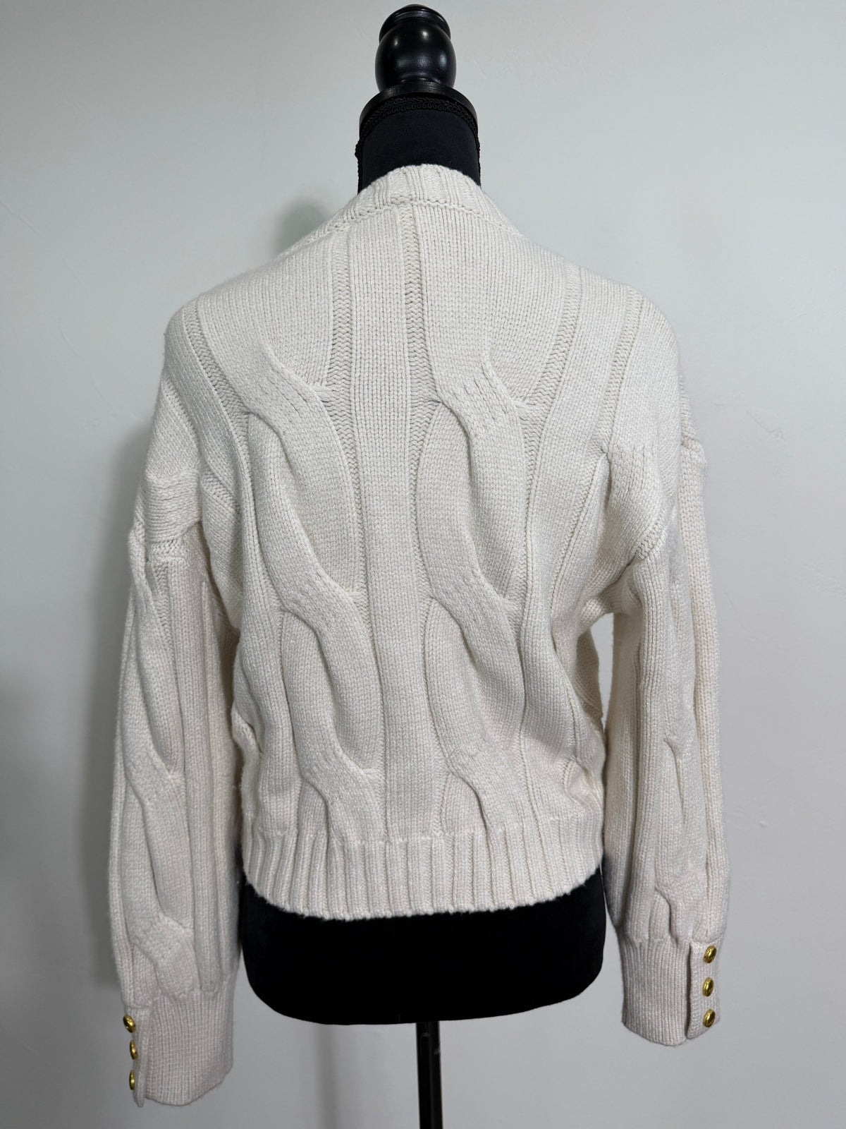 L'AGENCE Storm Boxy Crop Cable Pullover – Ivory/Gold