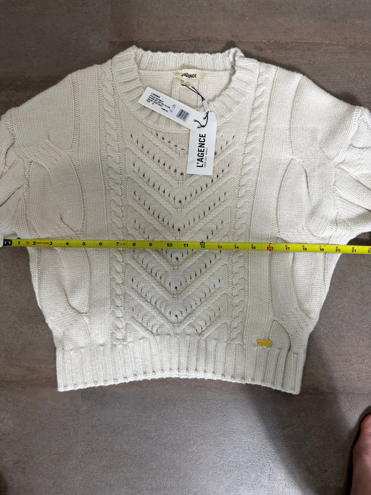 L'AGENCE Storm Boxy Crop Cable Pullover – Ivory/Gold